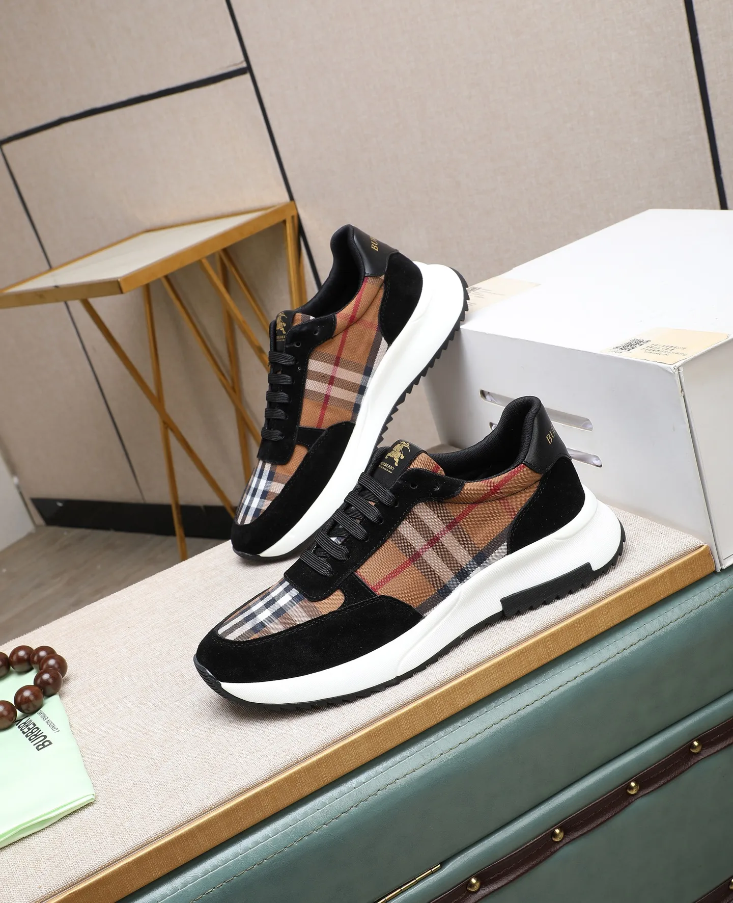 Men's shoes 💰460 ❤️❤️❤️[BURBERRY] Burberry purchasing agent 🔍Men's 🚹New model is synchronized with the official website, the upper is made of imported fabrics, and the lining is genuine leather. Completely 1⃣:1⃣ replica🇮🇹, non-slip and wear-resistant rubber outsole ⚠original factory goods, 🔍🔍high quality, please look at the details, welcome to compare⚠Size: 38-44